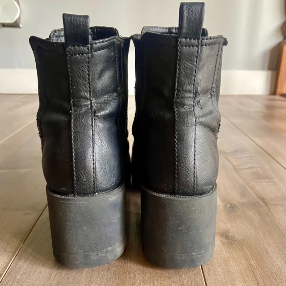 Steve Madden 'Eber' Chelsea Chunky Y2K Platform Boots in Black